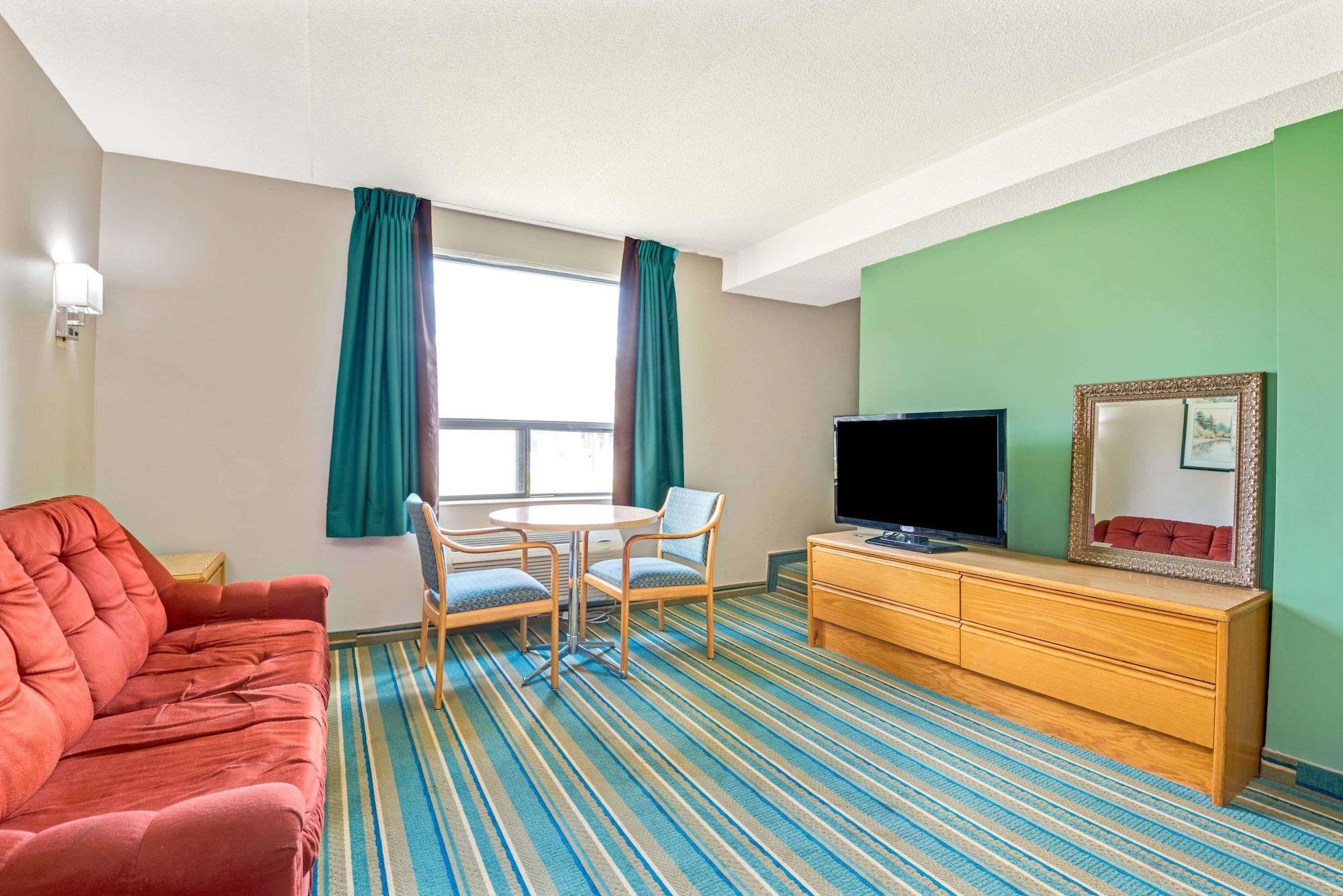 Super 8 By Wyndham Toronto East On Exterior foto