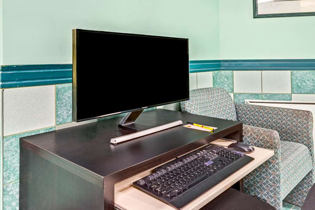Super 8 By Wyndham Toronto East On Facilidades foto